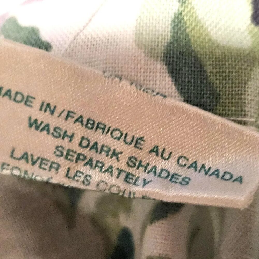 Pair of Vintage Floral Pillowcases - Made in Canada - Picture 4 of 6